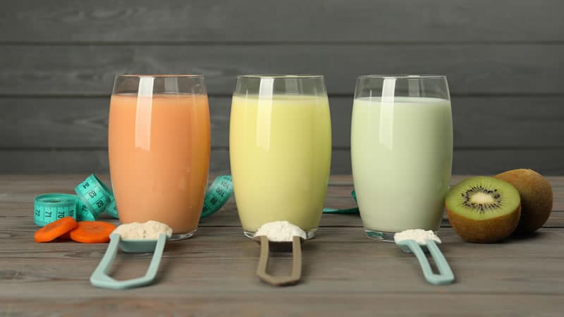 Three glasses of whey protein shakes in different colors, highlighting the benefits of Whey Protein.