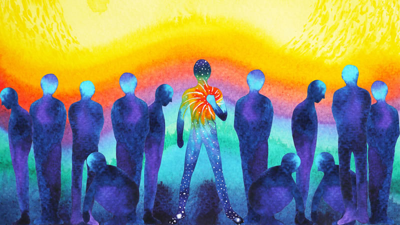 man with open heart chakra around people turned away